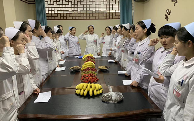 【5.12护士节】万象城官方网站举办茶话会白衣天使受表彰(图2)